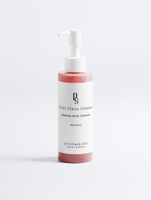 Luxuriöser Gesichtsreiniger für strahlende Haut mit Aloe Vera und Brombeerextrakt. Sanfter Daily Cleanser für normale und fettige Haut, entfernt Make-up, überschüssigen Talg und Unreinheiten ohne auszutrocknen. Luxury facial cleanser for glowing skin with aloe vera and blackberry extract. Gentle daily face wash that removes makeup and excess oil while maintaining skin hydration.